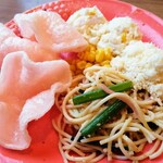 ブロンコ ビリー - 沖縄そば風パスタ　えびせん　手作りポテトサラダ　粉チーズ