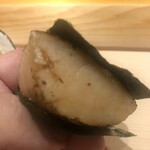 すが弥 - 平貝の磯辺。海苔は丸山の混トビ