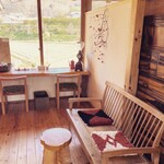 토우보우유우 카페 Cafe stand tOt - 1층 카운터 좌석