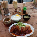 洋食の朝日 - ビーフカツ(¥1550)+クリームコロッケ(¥250)