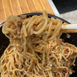 おどるタンタン麺 - 食欲をそそるような心地よい辛さの汁なしタンタン麺 白は、めちゃくちゃ美味しかったです