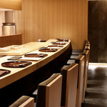 玄水 - カウンター９席の落ち着いた和の空間