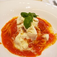 トラットリア トペ - シェフのおまかせパスタ トマトバジルカプレーゼ