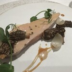 ジョンティ アッシュ - 焦がしバターで包みながら火を入れた平目　ほたてのカプチーノと黒トリュフ