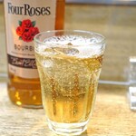 餃子荘 ムロ - Four Roses のハイボール