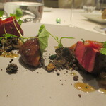 ジョンティ アッシュ - しっとりと火を入れた大山鶏　新玉葱のクーリとモリーユ茸のエチュベ