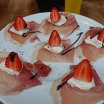 バカイゥン - 苺と生ハムとマスカルポーネチーズ