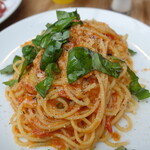 バカイゥン - モッツァレラチーズとバジルのトマトソース