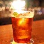 バー・サルバドール - Averna Amaro Siciliano と Absinthe とトニックウォーターのカクテル