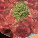 焼肉　戸板商店 - タン2人前なのにこのボリューム