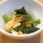 季節料理 山田屋 - お通し　　青菜のおひたし