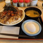 松屋 - キムカル丼の特盛り(税込780円)+生玉子(70円)