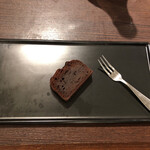 A e B - H24の日本酒を染み込ませたガトー