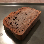 A e B - H24の日本酒を染み込ませたガトー