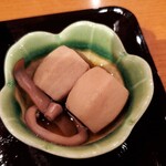 Sakanatosakeakauzu - 烏賊と里芋の煮物