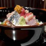 Sakanatosakeakauzu - 横からあかうず海鮮丼