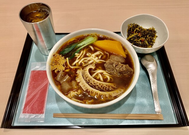 東呉台湾牛肉麺 トウゴタイワンギュウニクメン 中崎町 中華麺 その他 食べログ