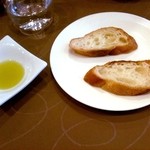 クチーナ イタリアーナ ディンミ - ランチのパン