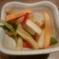 四川料理 龍の子 - お通しの漬物