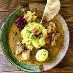 MIROKU SPICE - チキンマサラカレーと、鯖の味噌ココナッツカレーのあいがけカレー❣️