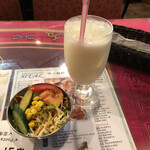 SITAL - サラダは美味しいです。
ラッシーはたっぷりあってとても満足。