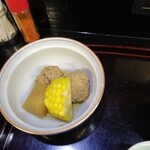 奈るみ庵 - つみれと大根の煮物、とうもろこし。