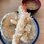 Tendon Tenya - 天丼（ごはん小盛りで、50円引き）
                      いつも「たれ無し」で注文して、自分で卓上のたれをかけます。