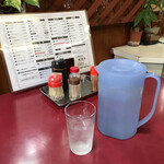 味覚亭本店 - テーブル席