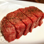 龍園 - 赤身ロースステーキ塩2500円。