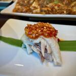 みこころ 無添加チャイナ935 - 【麻婆豆腐セット 1000円】蒸し鶏 　大蒜チップの歯応えと風味が際立つ 　柔らかくてほんのり辛い