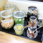 いけこうどん - 数種の薬味