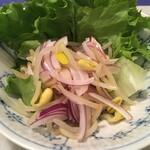 紀ノ国屋 - 茹でた豆もやし、生の紫玉ねぎを和え、オリーブオイルとポン酢で食べる。おいしい！