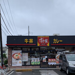 Sukiya - R2.6  店舗前