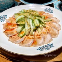 華都飯店 OsakaMetro本町ビル店 - 雲白肉(豚ロースの辛味にんにくソース)