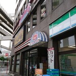 ジョナサン - お店の外観。階段上がった所の2階にあります。