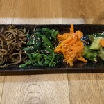 韓味処 CHIBO - ナムル盛り合わせ、680円(税別)