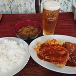 キッチンサン - ランチ ハンバーグと豚天 660円、ランチ生ビール 330円