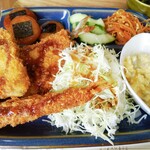 ミカサ - アジフライが２尾。アジフライ１尾でチキンカツなら満点(^o^;