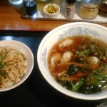 横浜中華料理　和香佐 - ワンタンスープとハーフ肉丼