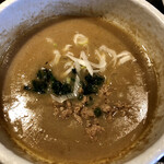 鴨出汁中華蕎麦 麺屋yoshiki - 刻みネギやソボロなどを漬け汁に入れ