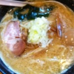 須智 - 味噌ラーメン。麺はなかなか美味しい。でもスープが半端なく塩っ辛い。