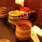 黒かつ亭 中央駅本店 - ２種類のたれ入りつぼ