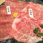 新宿 松阪牛 高級すき焼きと蟹 三嶋 - 仙台牛と松阪牛の食べ比べ