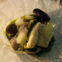 エノテカピッツェリア 神楽坂スタジオーネ - 魚介と春野菜のカルトッチョ 2700円
                    2020年6月19日夜