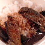 ビートイート - ナスの炒めものとご飯