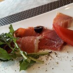 ビストロ セレニテ - 添え付けオリーヴちゃん、葉っぱちゃん