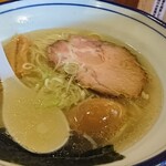 翔鶴 - 何回見ても美しいんだなぁ…、人間で例えるなら、性別は間違いなく女性、勉強ができる才女でなおかつ運動もできる健康的な容姿、やせ形で笑顔に愛嬌がある。そんな女性です。