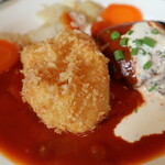 ビストロ・ＢａBa - メイン（カニコロと煮込みハンバーグ）