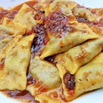 イタリア郷土料理 エヴィーバ！ - 料理写真:牛肉の赤ワイン煮込みの手打ちラビオリ