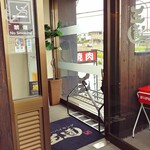 Teburu Oda Baikingu Yakiniku Oudou Oshikuma - お店の入口。